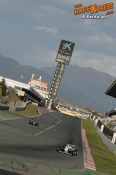 Indy Dontje op formule 1 circuit van Barcelona